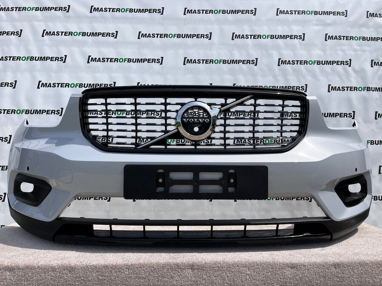 Volvo Xc40 R-design Suv 2018-2022 Front Bumper 4 Pdc No Jets Genuine [n219]